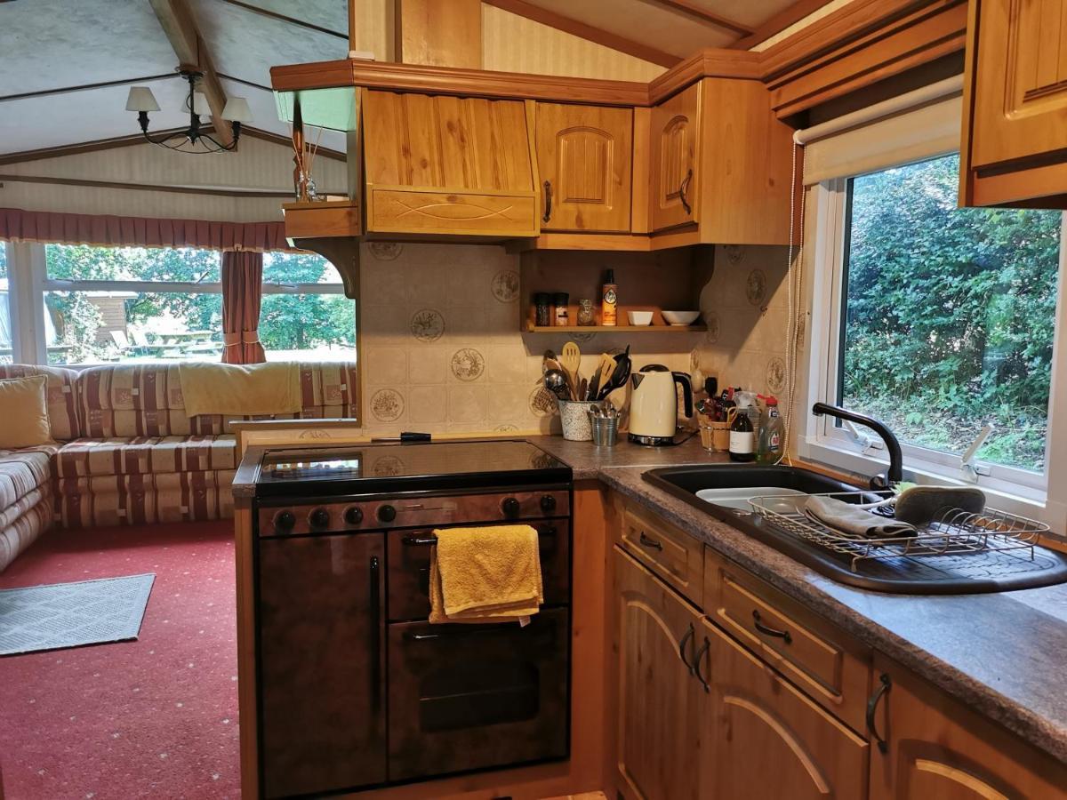 Doughery Den The Dark Hedges Hideaway Armoy Exterior foto